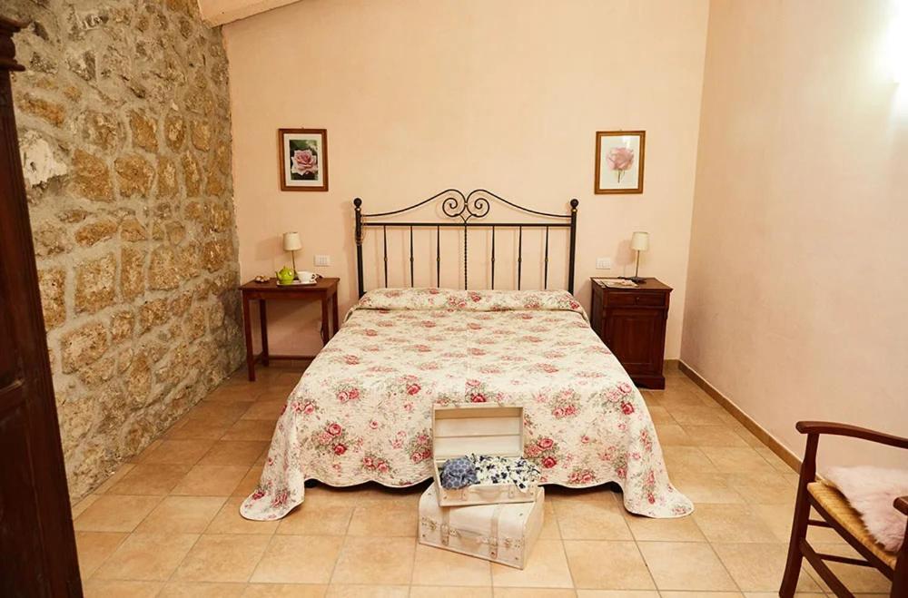 Tenuta Saracone มอนตัลโต ดิ กัสโตร ภายนอก รูปภาพ